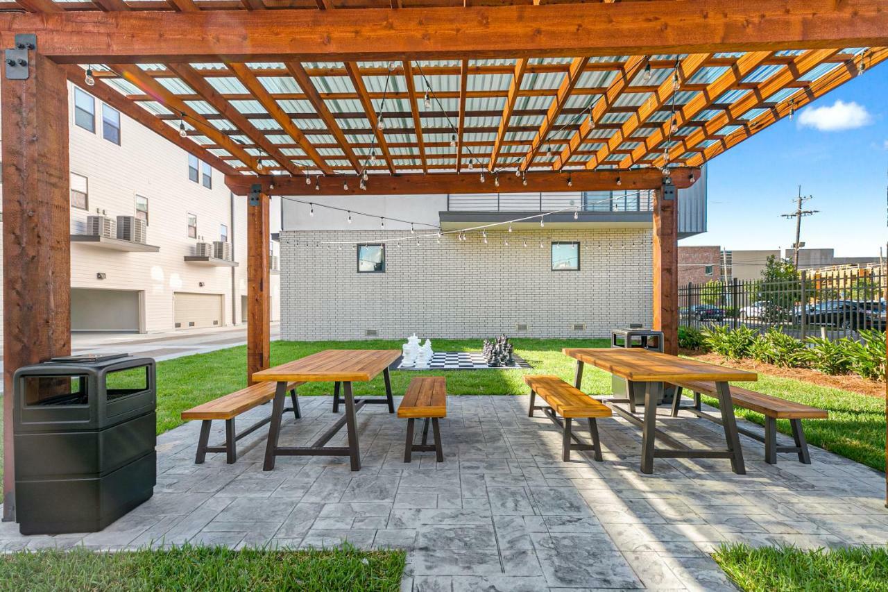 Stunning 4 Bedroom Townhouse In Mid New Orleans