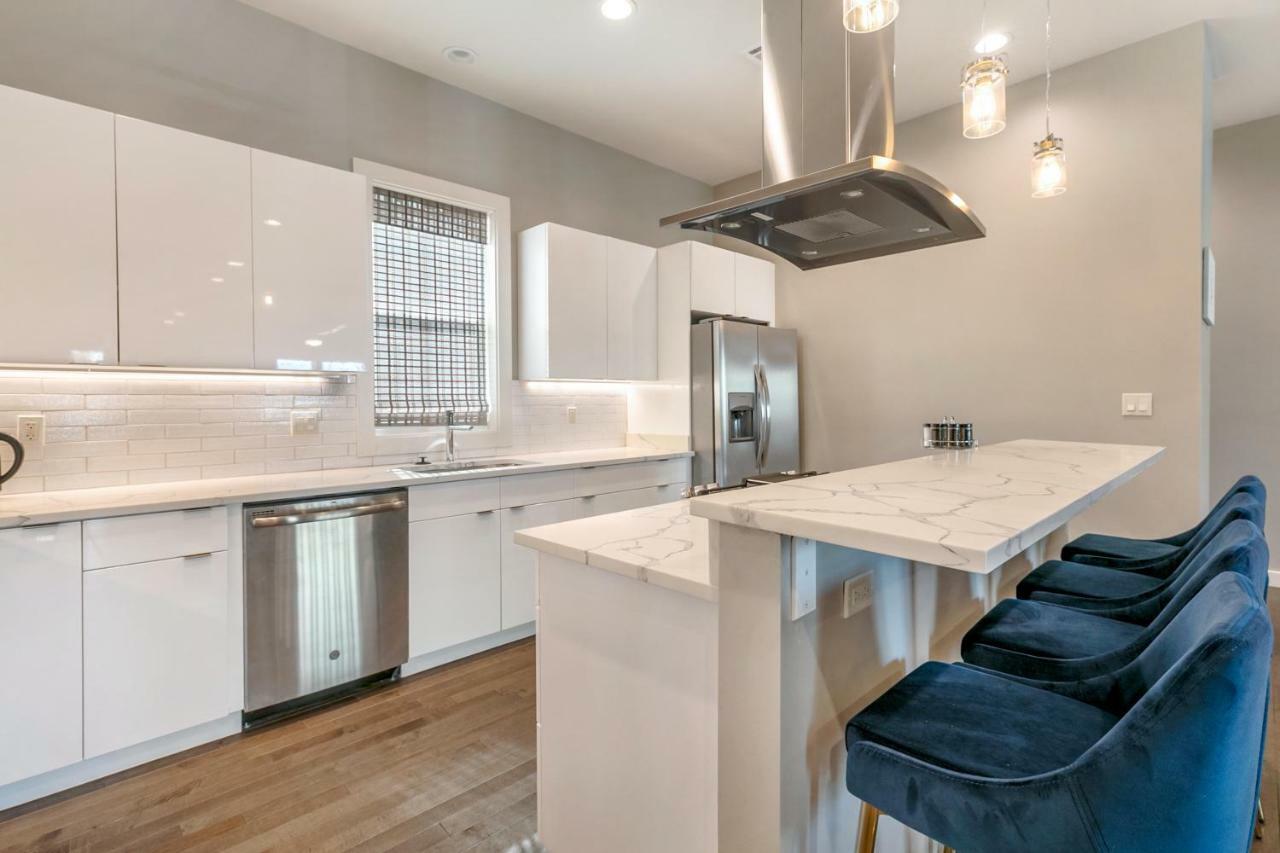 Stunning 4 Bedroom Townhouse In Mid *